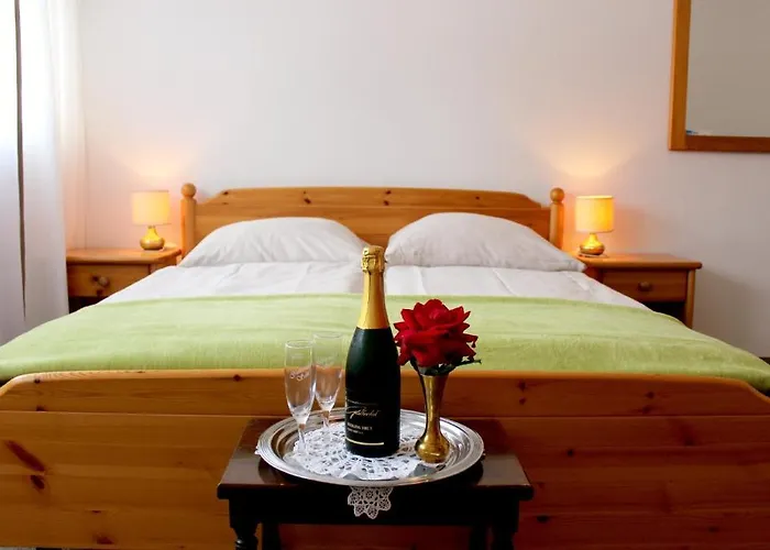 Gasthaus Zur Linde 호텔 그로테르탈